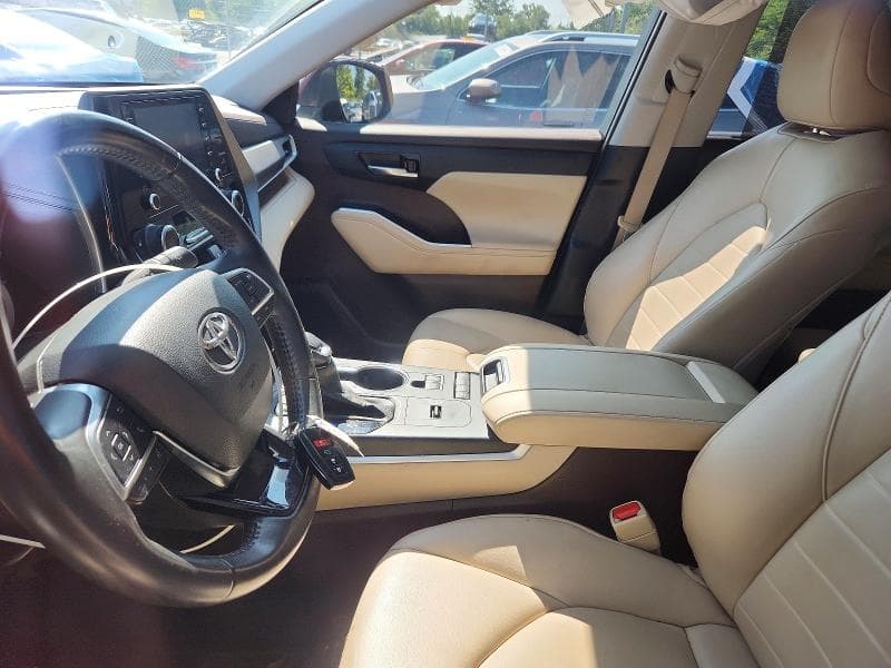 2021 TOYOTA HIGHLANDER XLE 7