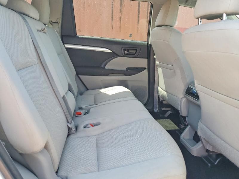 2017 TOYOTA HIGHLANDER LE 11