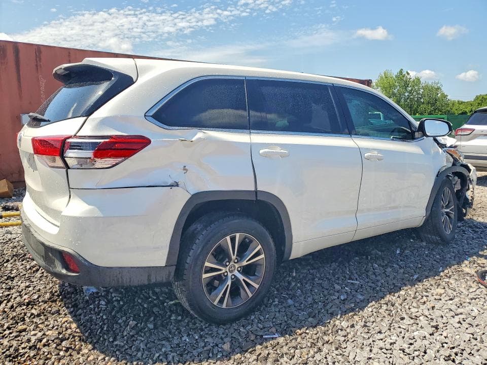 2017 TOYOTA HIGHLANDER LE 3