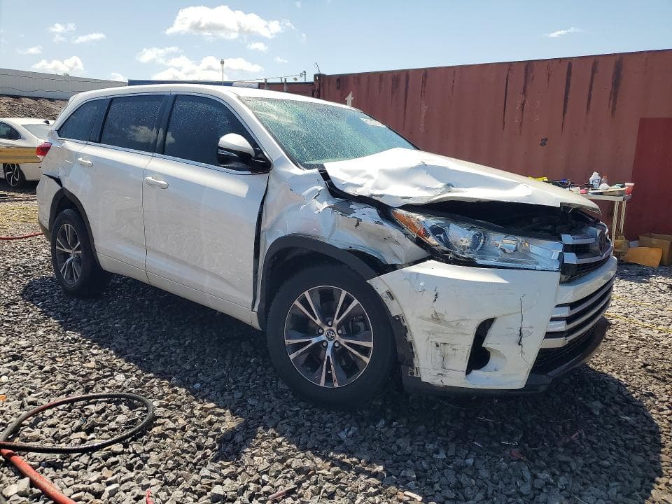 2017 TOYOTA HIGHLANDER LE 4