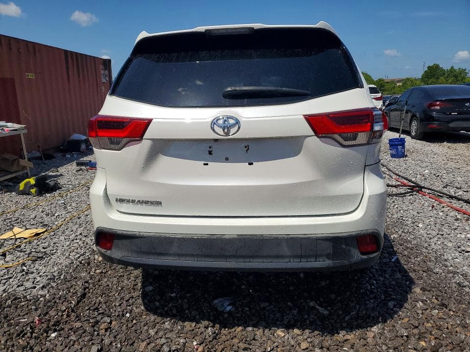 2017 TOYOTA HIGHLANDER LE 6