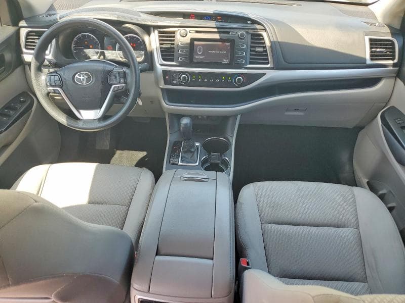 2017 TOYOTA HIGHLANDER LE 8