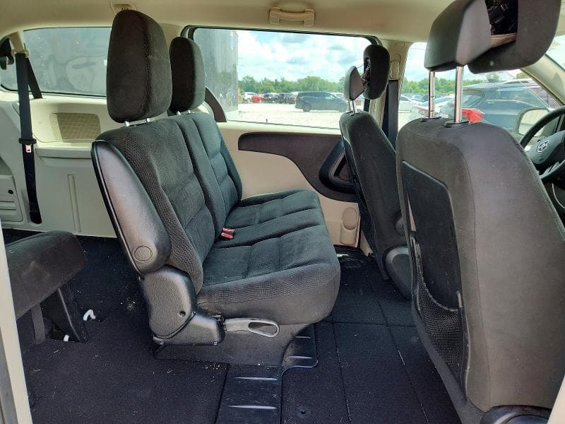 2016 DODGE GRAND CARAVAN SE 11