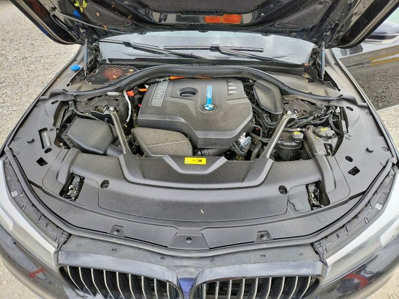 2018 BMW 740 XE XE 11