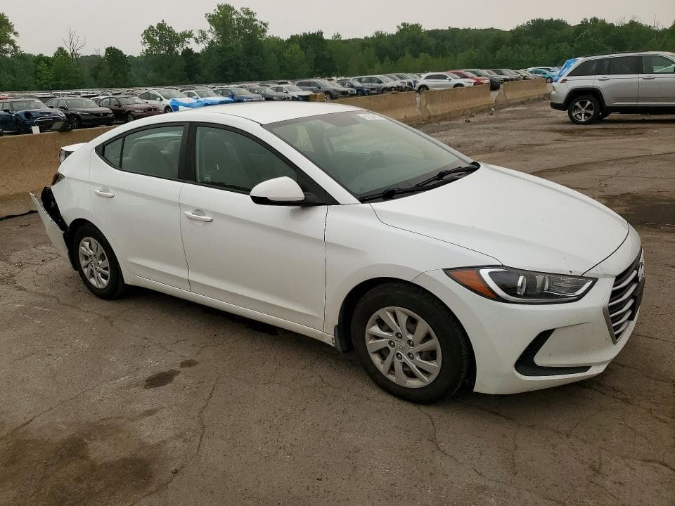 2018 HYUNDAI ELANTRA SE 4
