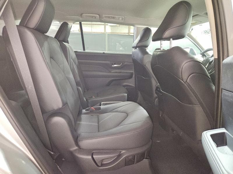 2026 TOYOTA GRAND HIGHLANDER XLE 11
