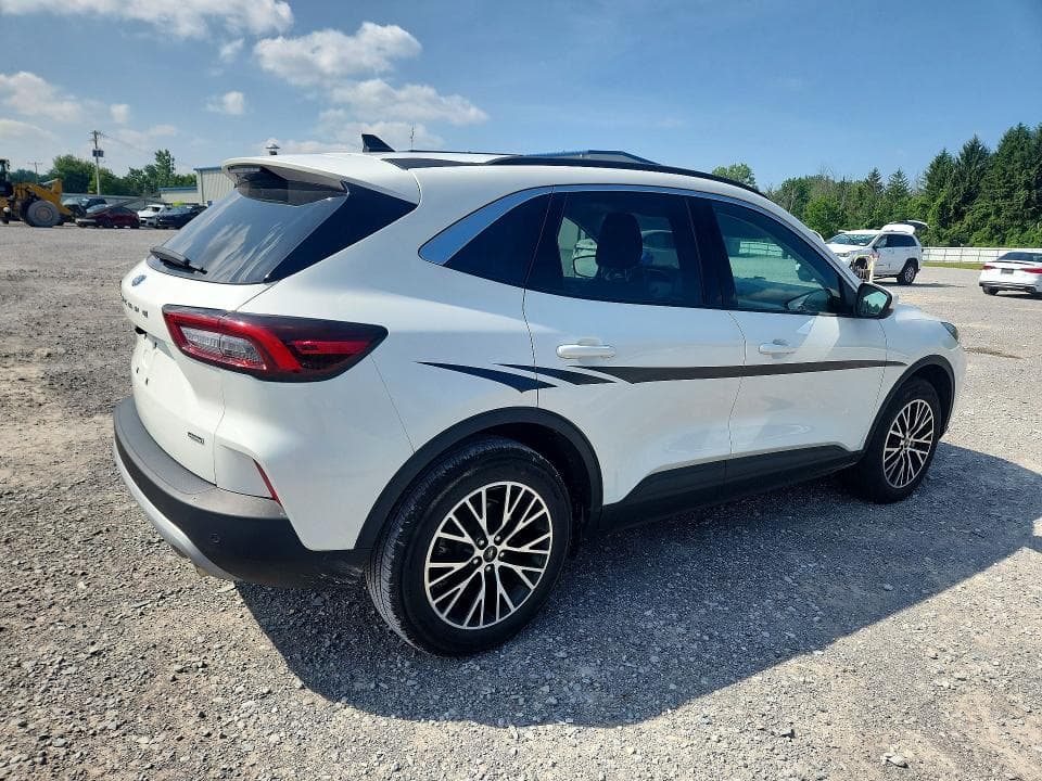 2023 FORD ESCAPE 3