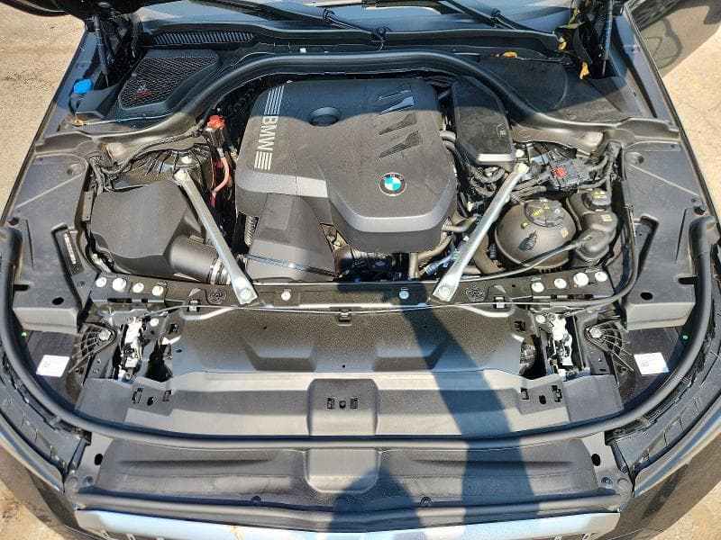 2025 BMW 530 XI 11