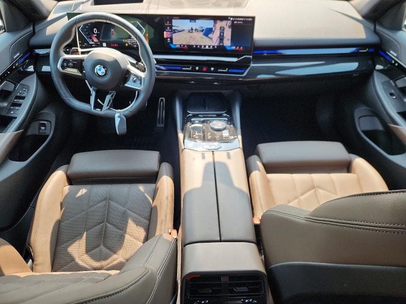 2025 BMW 530 XI 8