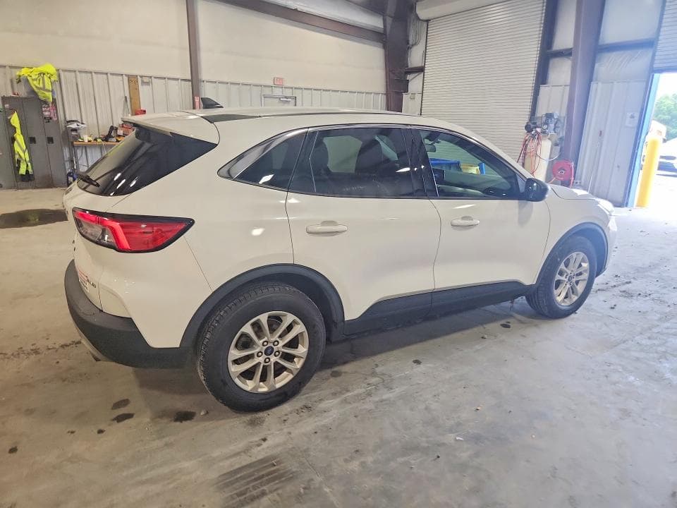 2022 FORD ESCAPE SE 3