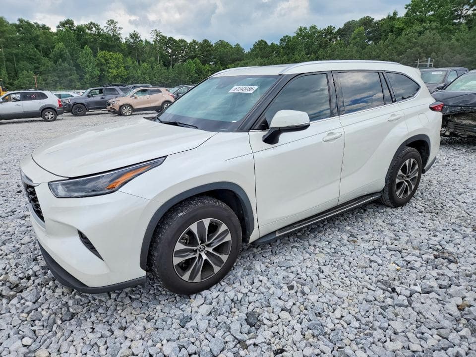 2021 TOYOTA HIGHLANDER XLE - 1