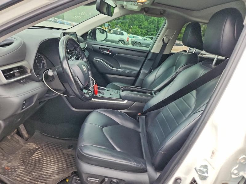 2021 TOYOTA HIGHLANDER XLE 7