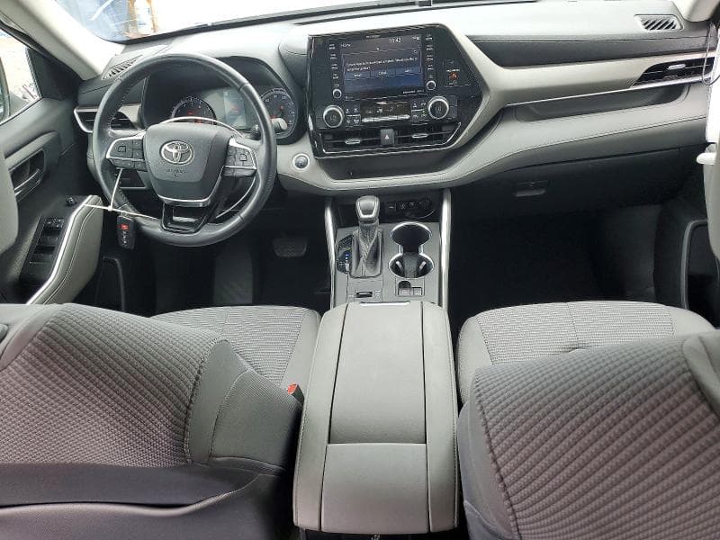 2020 TOYOTA HIGHLANDER LE 8