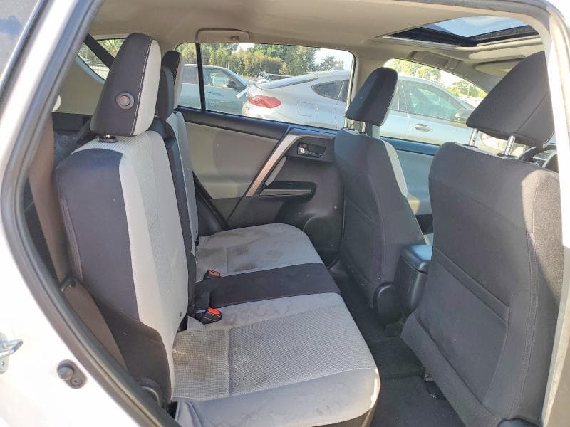 2017 TOYOTA RAV4 XLE 11