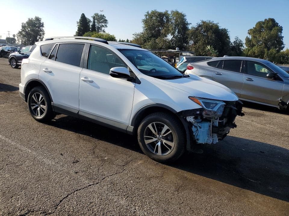 2017 TOYOTA RAV4 XLE 4