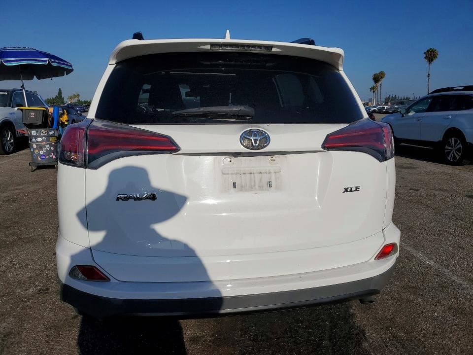 2017 TOYOTA RAV4 XLE 6