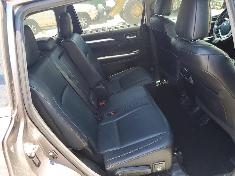 2019 TOYOTA HIGHLANDER XLE 11