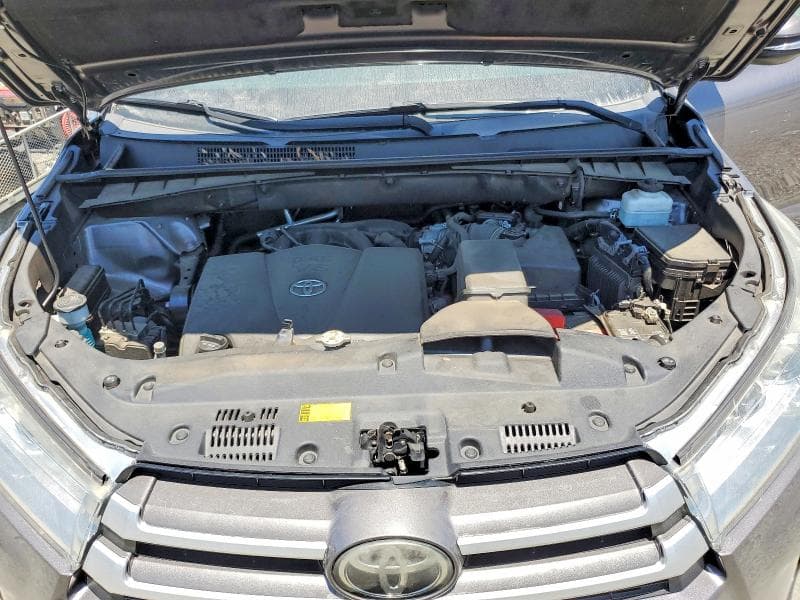 2019 TOYOTA HIGHLANDER XLE 12