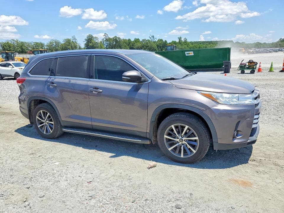 2019 TOYOTA HIGHLANDER XLE 4