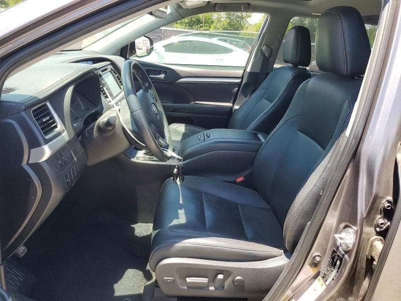 2019 TOYOTA HIGHLANDER XLE 7