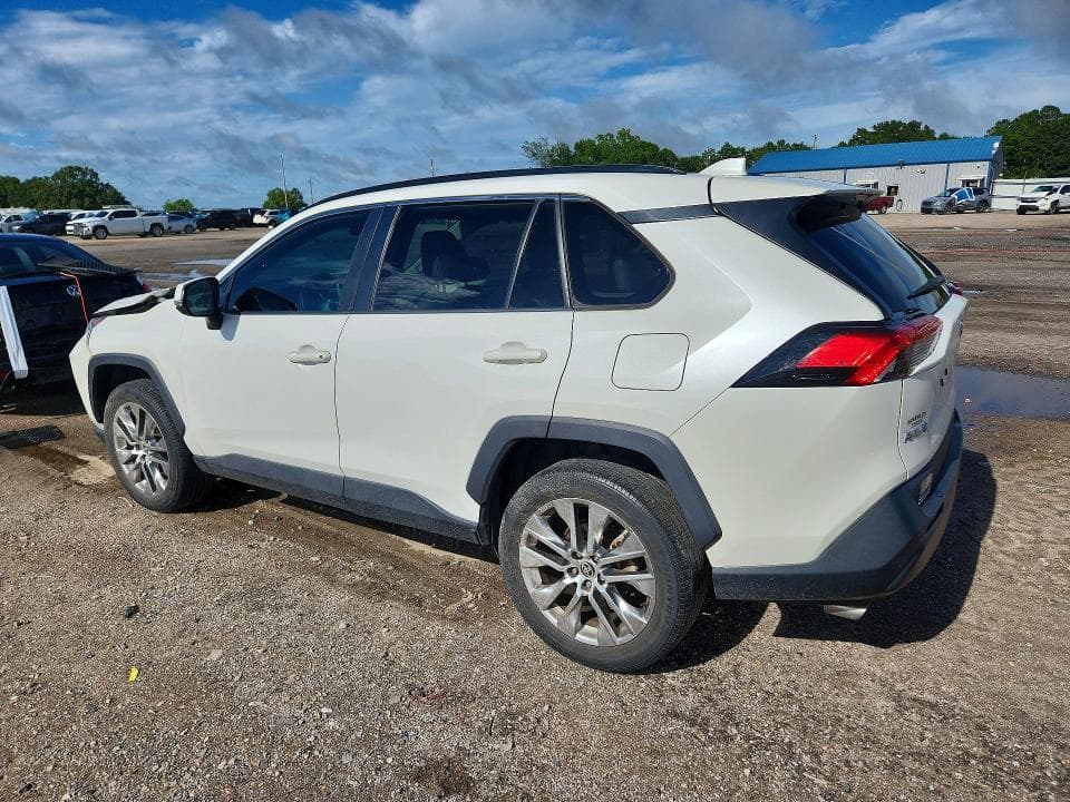 2021 TOYOTA RAV4 XLE PREMIUM 2