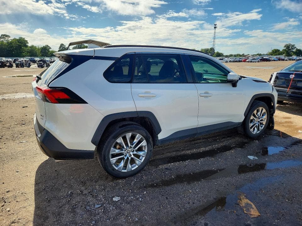 2021 TOYOTA RAV4 XLE PREMIUM 3