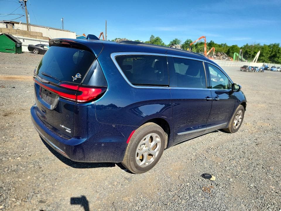 2022 CHRYSLER PACIFICA LIMITED 3