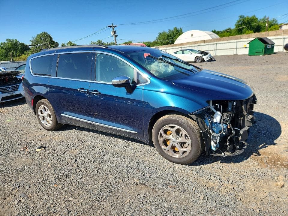 2022 CHRYSLER PACIFICA LIMITED 4