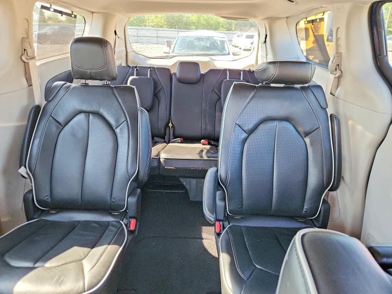 2022 CHRYSLER PACIFICA LIMITED 10