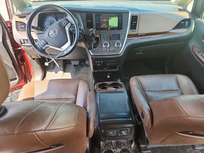 2017 TOYOTA SIENNA LIMITED PREMIUM 7-PASSENGER 8