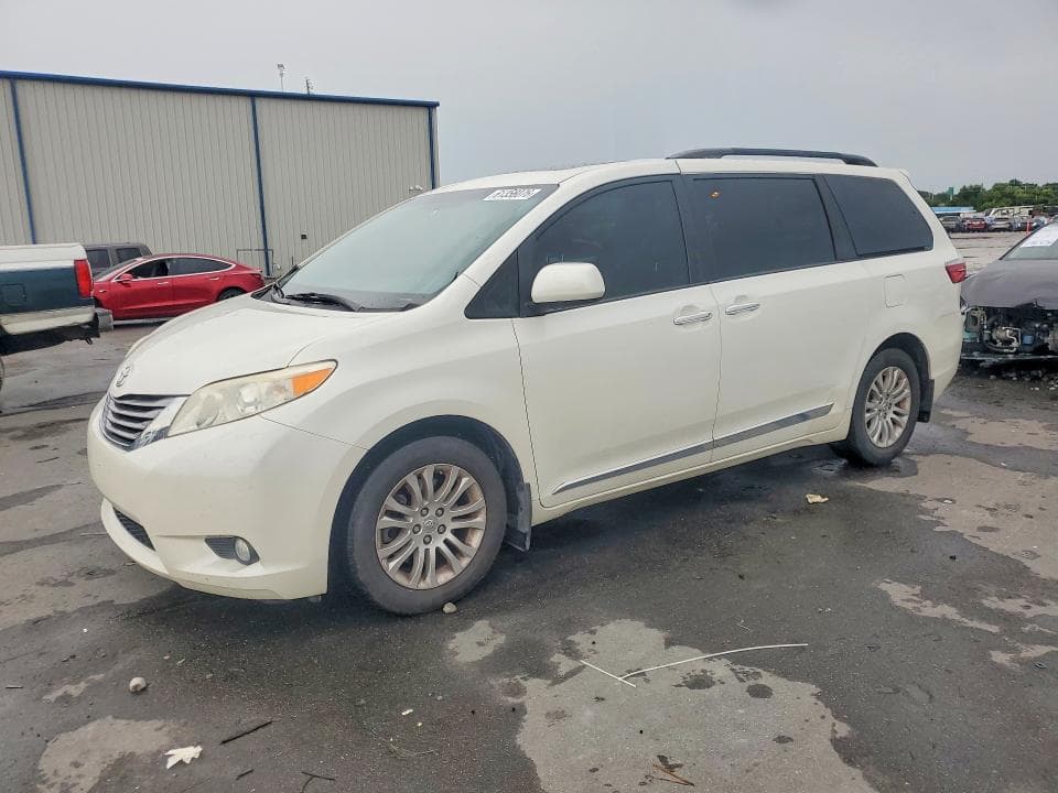 2017 TOYOTA SIENNA XLE 8-PASSENGER - 1