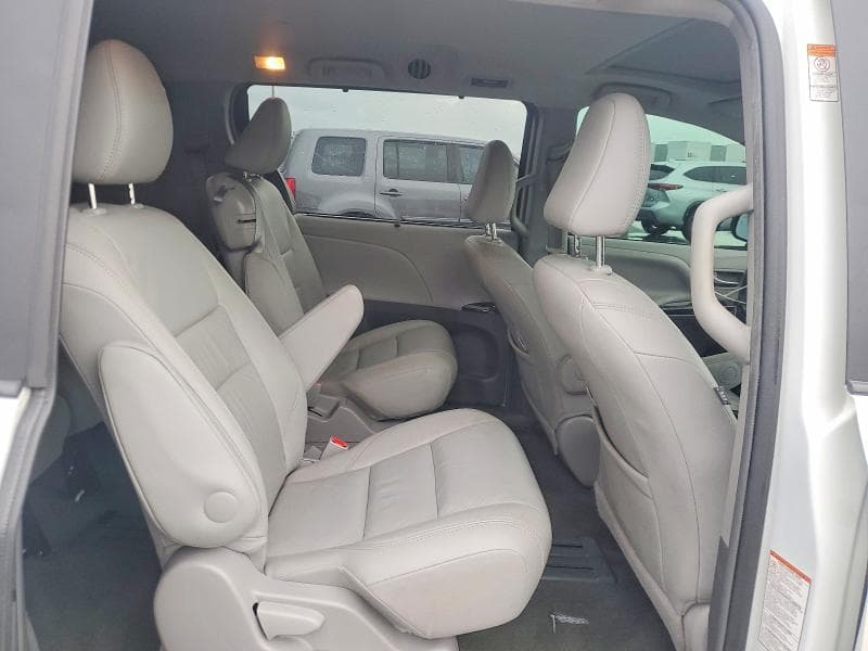 2017 TOYOTA SIENNA XLE 8-PASSENGER 11