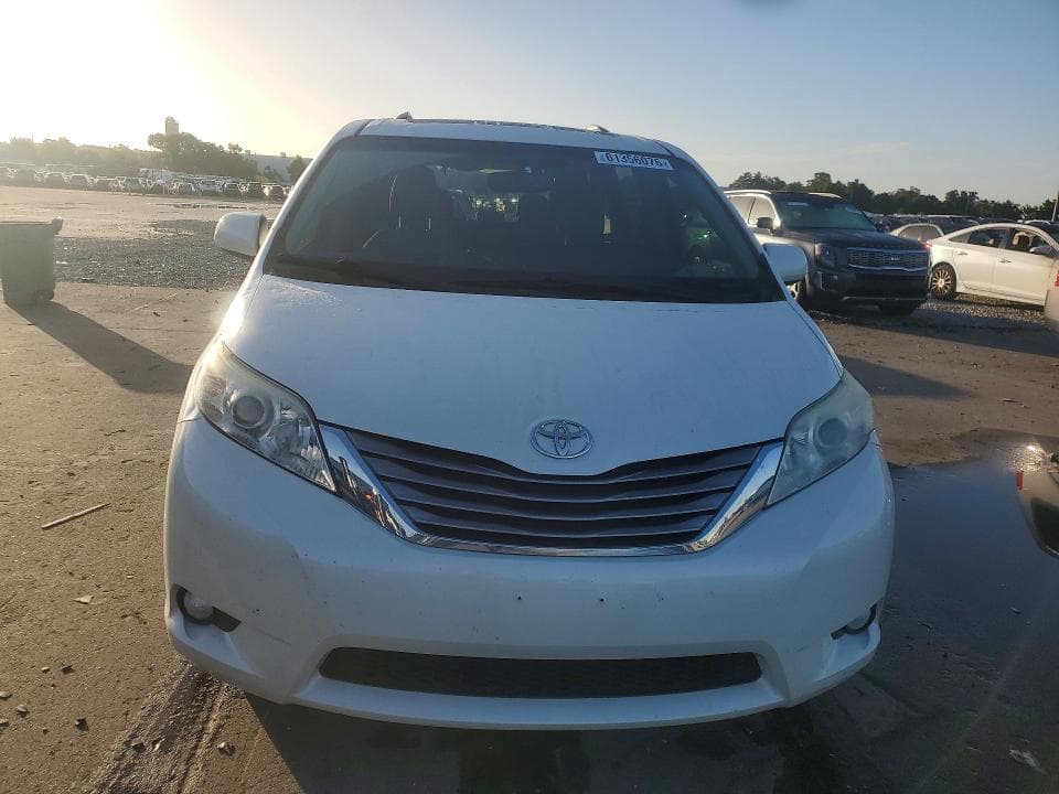 2017 TOYOTA SIENNA XLE 8-PASSENGER 5