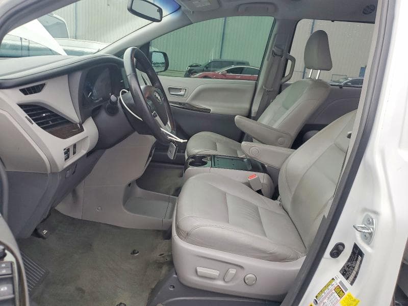 2017 TOYOTA SIENNA XLE 8-PASSENGER 7