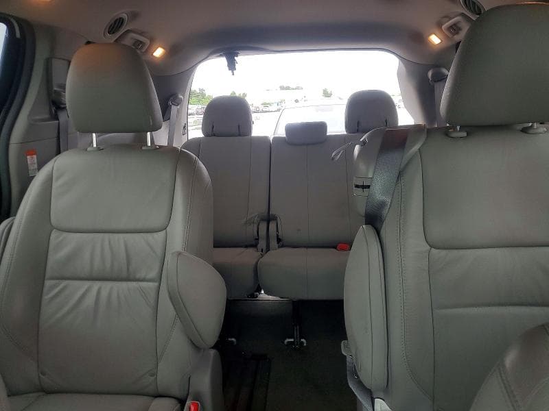 2017 TOYOTA SIENNA XLE 8-PASSENGER 10