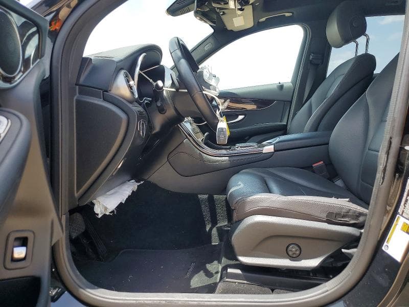 2020 MERCEDES-BENZ GLC 300 7