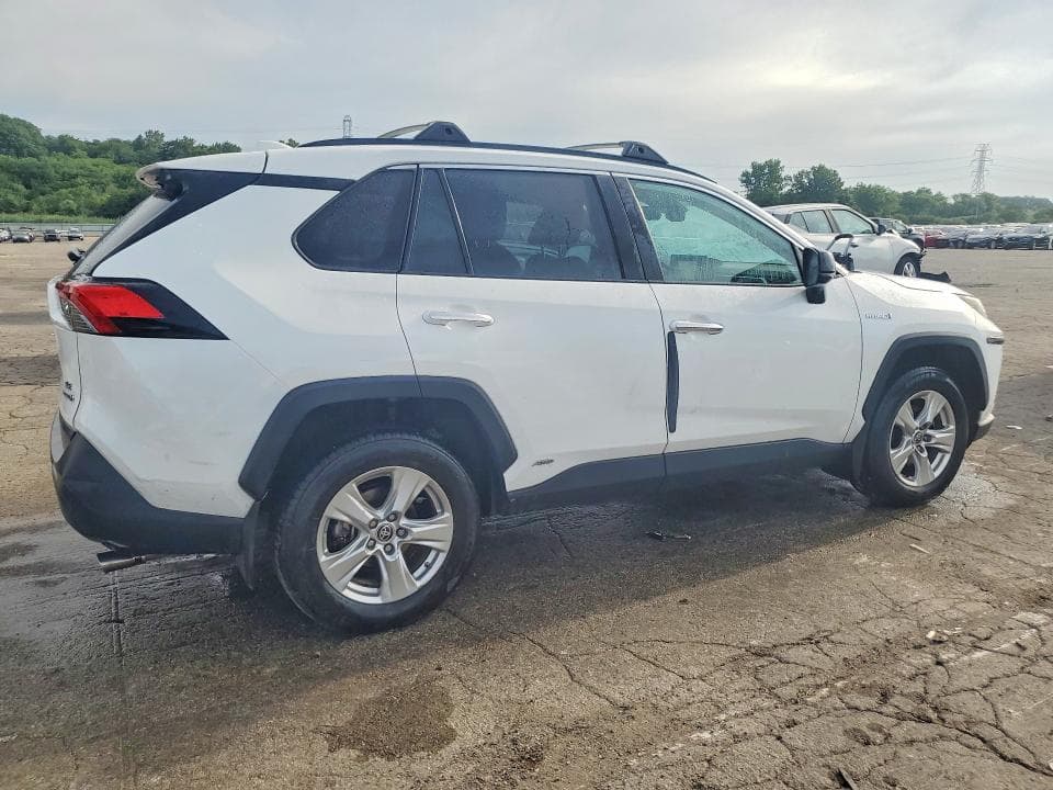 2021 TOYOTA RAV4 LE 3