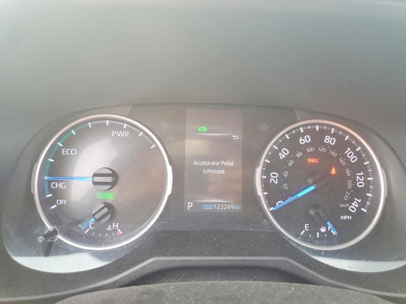 2021 TOYOTA RAV4 LE 9