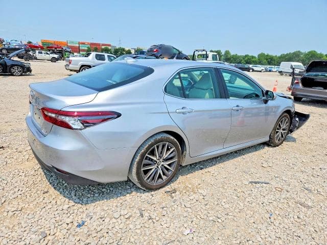 2024 TOYOTA CAMRY XLE 3