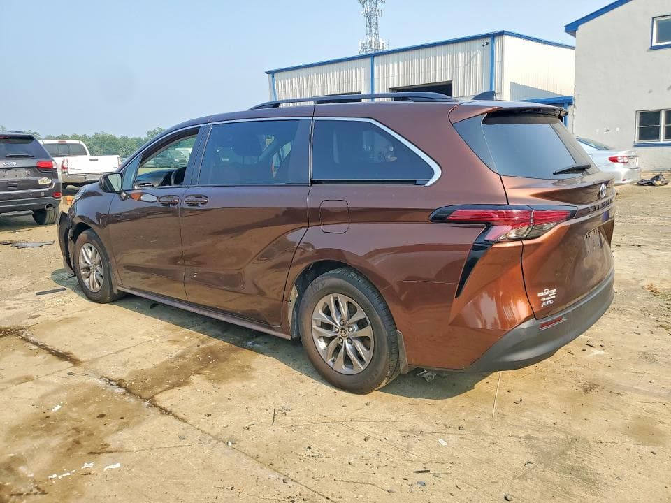 2022 TOYOTA SIENNA LE 2