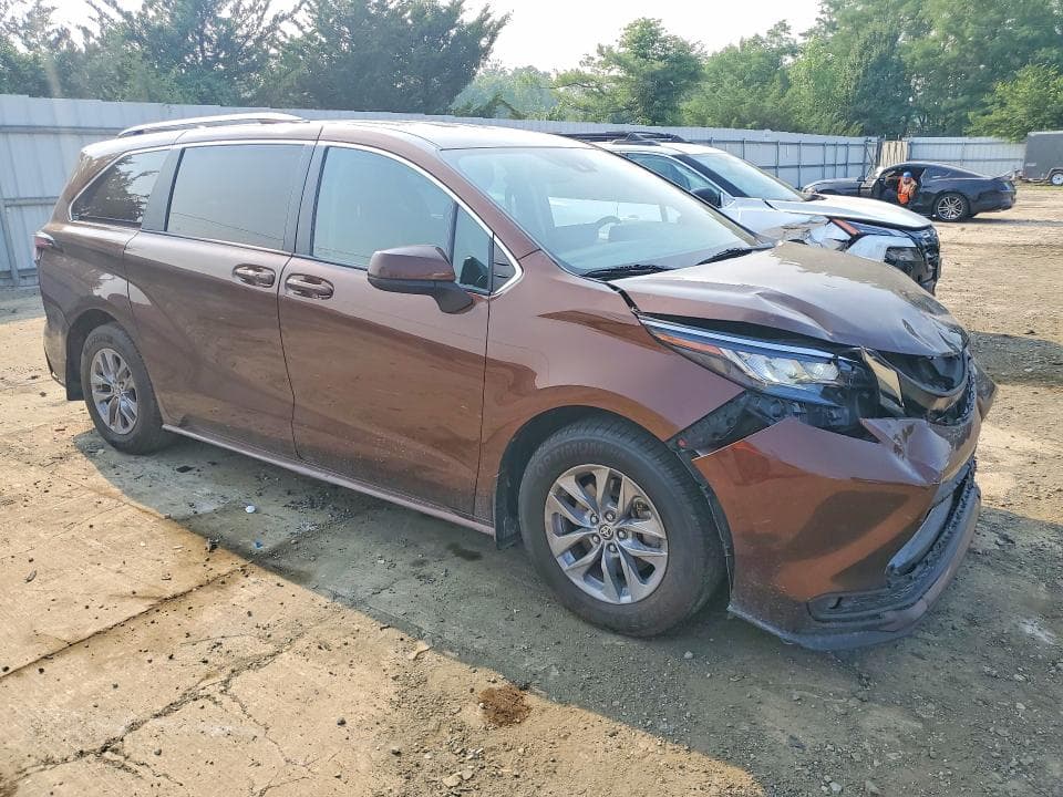 2022 TOYOTA SIENNA LE 4