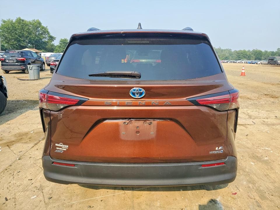 2022 TOYOTA SIENNA LE 6