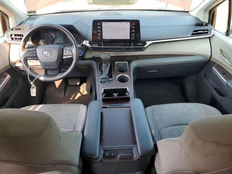 2022 TOYOTA SIENNA LE 8