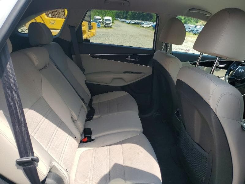 2019 KIA SORENTO LX 11