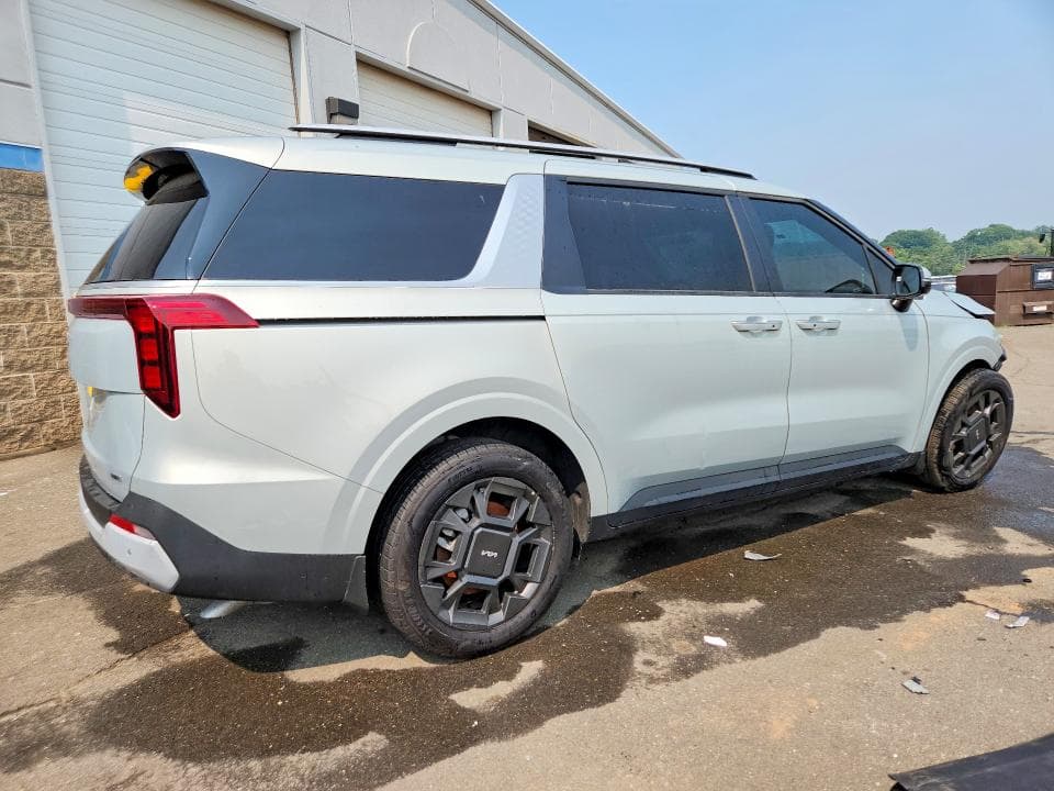 2026 KIA CARNIVAL EX 3