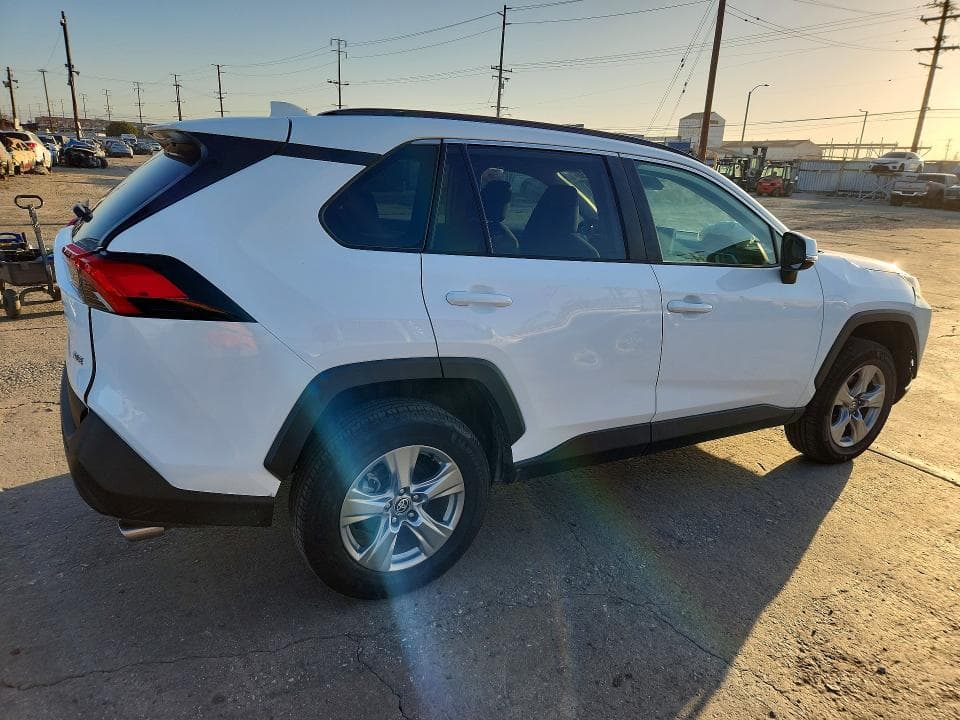 2024 TOYOTA RAV4 XLE XLE 3