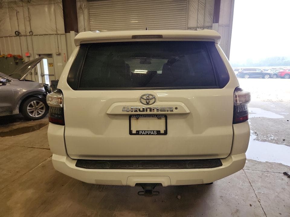 2018 TOYOTA 4RUNNER SR5 6