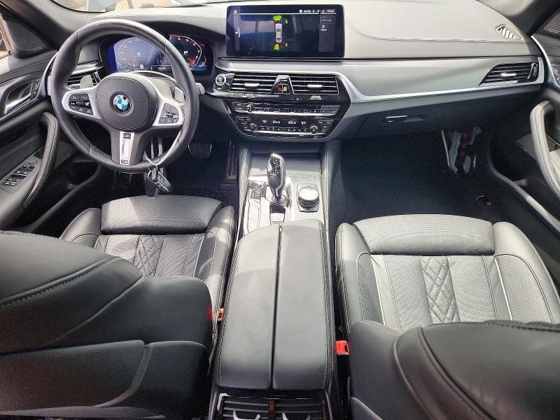 2023 BMW M550XI 8