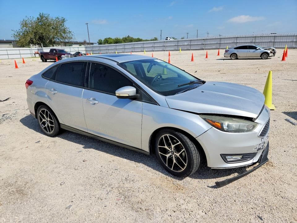 2017 FORD FOCUS SEL 4