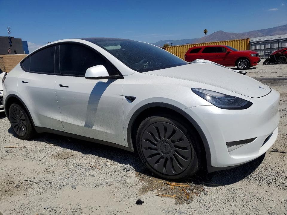 2023 TESLA MODEL Y 4